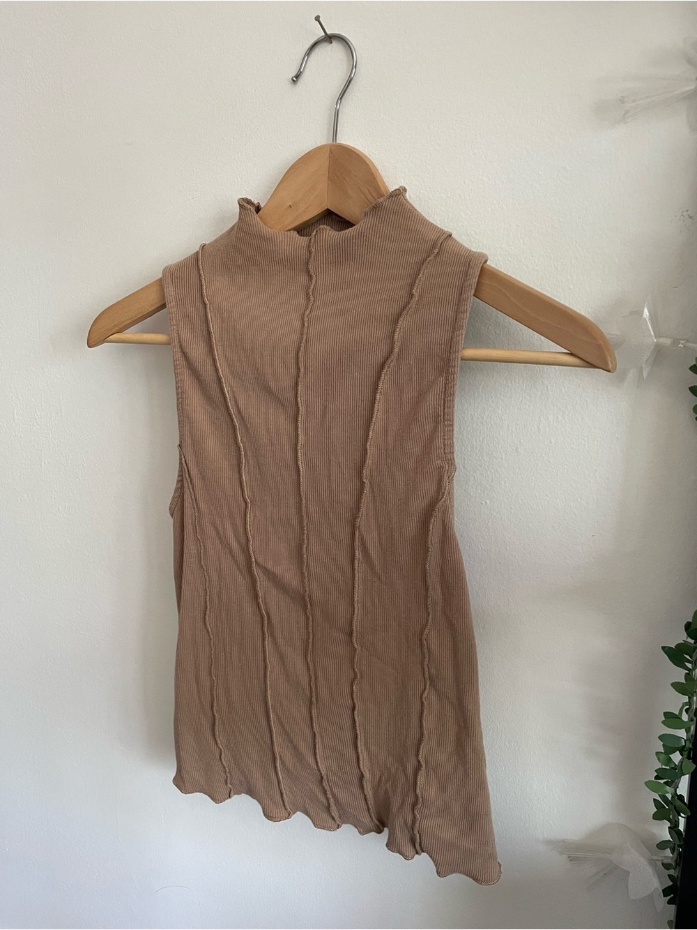 🦋3/$50 Earthy Old Money Modern Gilmore Girl Ribbed Mock Neck Tank Top in Taupe M